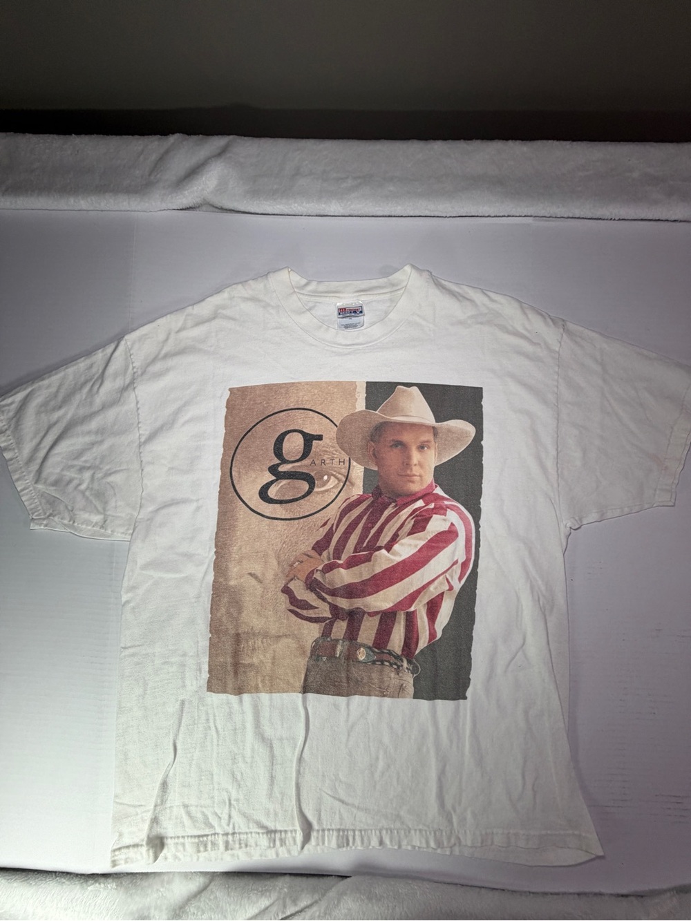 Vintage 90’s Garth Brooks world tour Graphic White & Red Striped Men's Tee